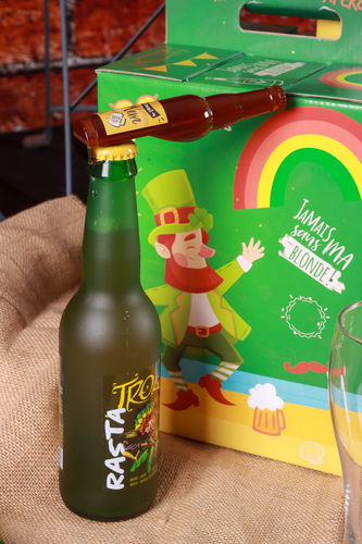 Image du produit Décapsuleur Vik forme bouteille 3 couleurs translucides et thèmes assortis